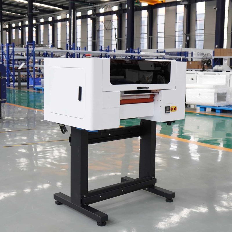 300 mm breiter UV-DTF-Drucker mit 20 ml/m2 Tintenverbrauch für den Druck in hohem Volumen
